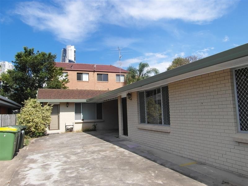 5 Parnoo Street, Chevron Island QLD 4217