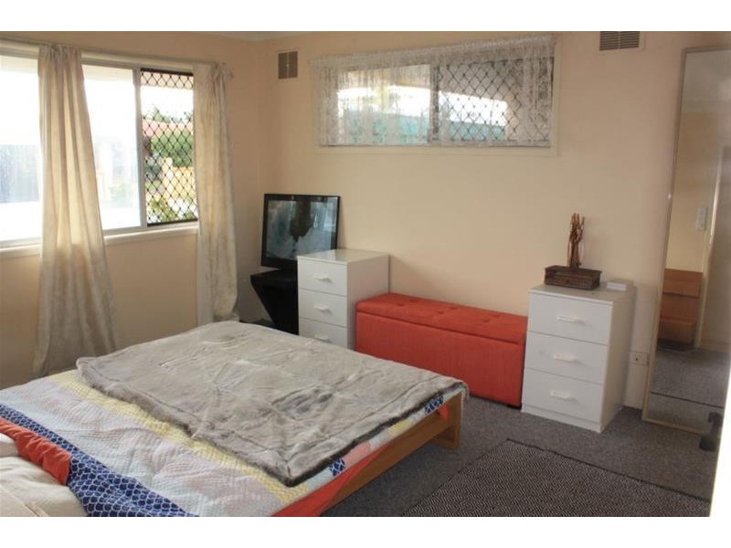 12 Carmel Court, Broadbeach Waters QLD 4218