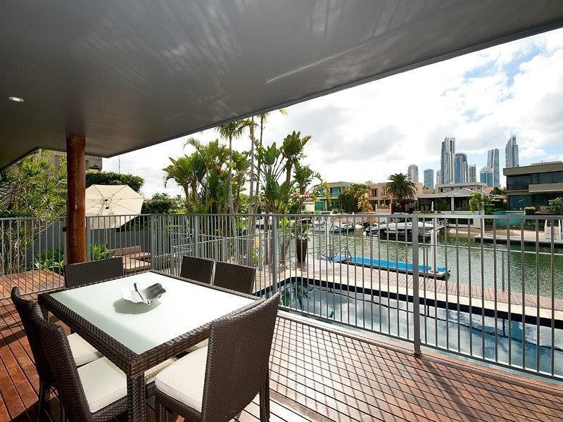 21  The Lido, Isle Of Capri QLD 4217