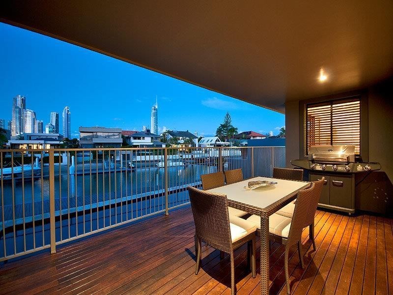 21  The Lido, Isle Of Capri QLD 4217