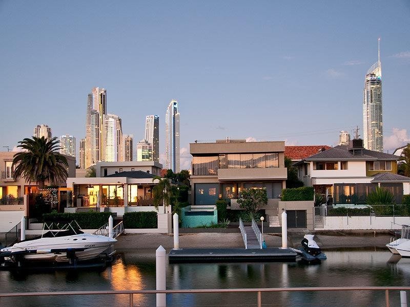 21  The Lido, Isle Of Capri QLD 4217