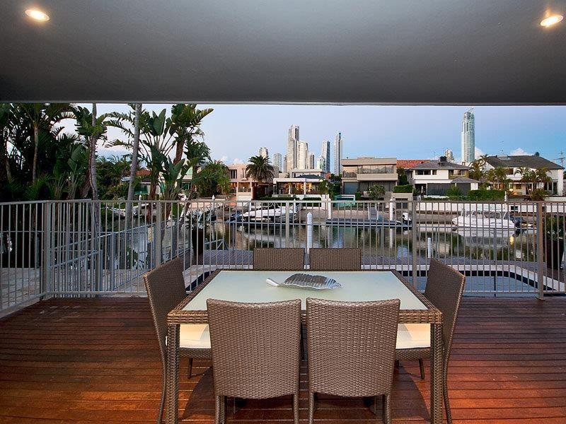 21  The Lido, Isle Of Capri QLD 4217