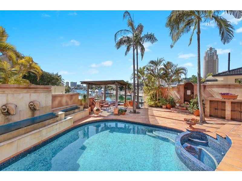 35 Admiralty Drive, Paradise Waters QLD 4217