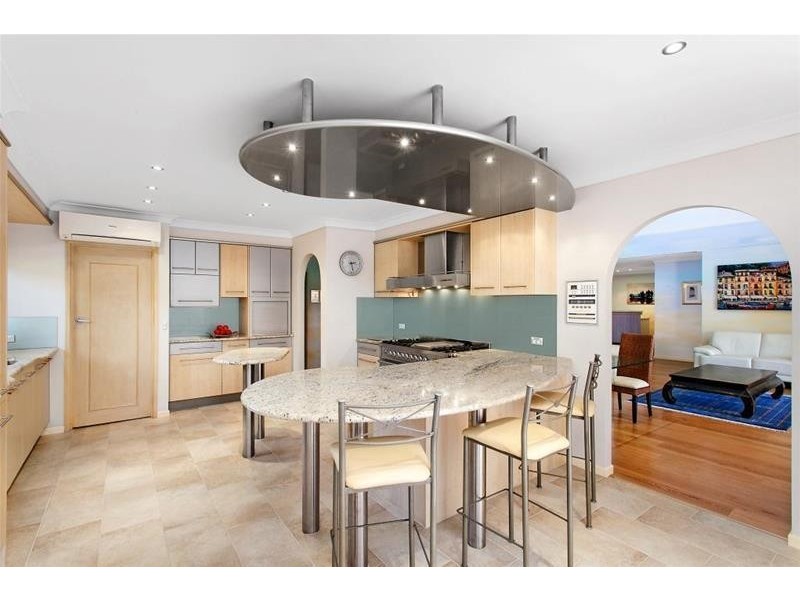 35 Admiralty Drive, Paradise Waters QLD 4217