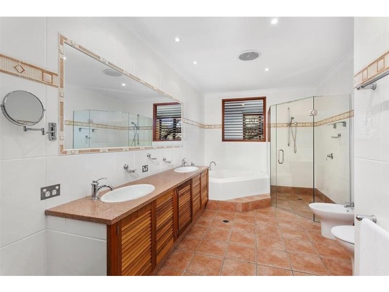 35 Admiralty Drive, Paradise Waters QLD 4217