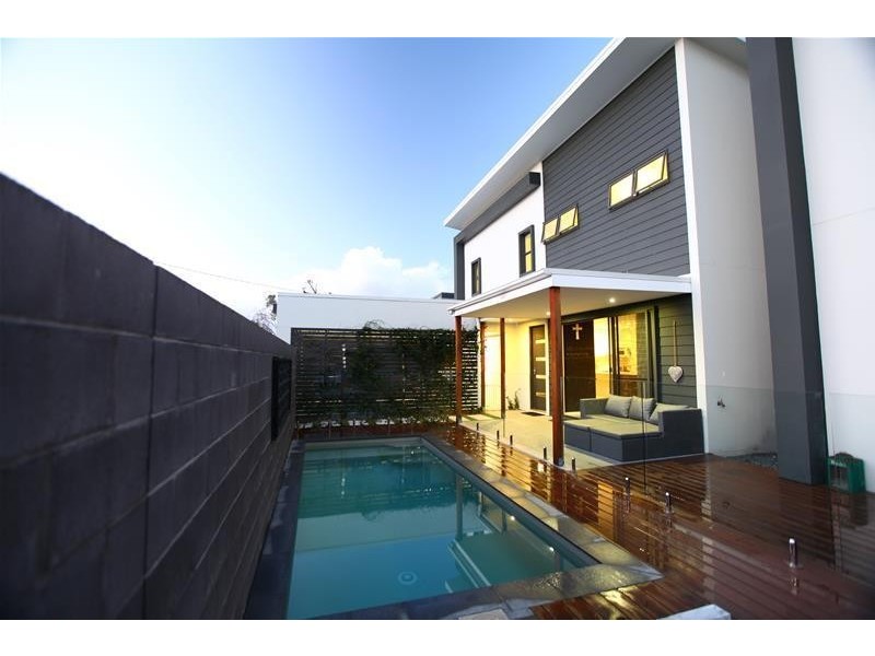 1 Fairway Avenue, Southport QLD 4215