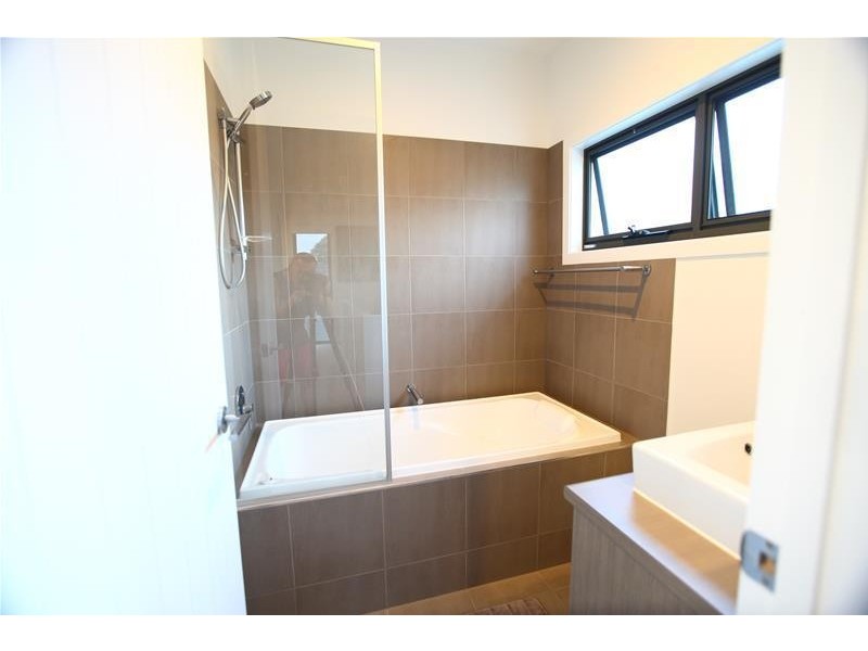 1 Fairway Avenue, Southport QLD 4215