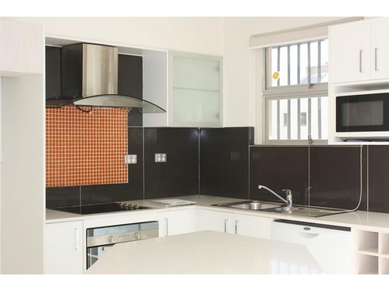 34 Hanlan Street, Surfers Paradise QLD 4217