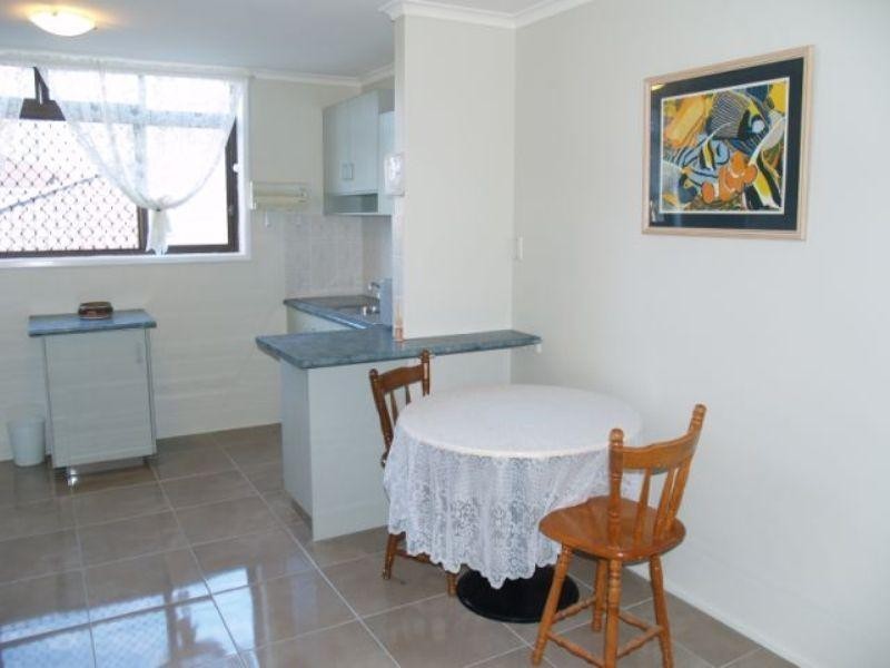 19 Leonard Avenue, Surfers Paradise QLD 4217