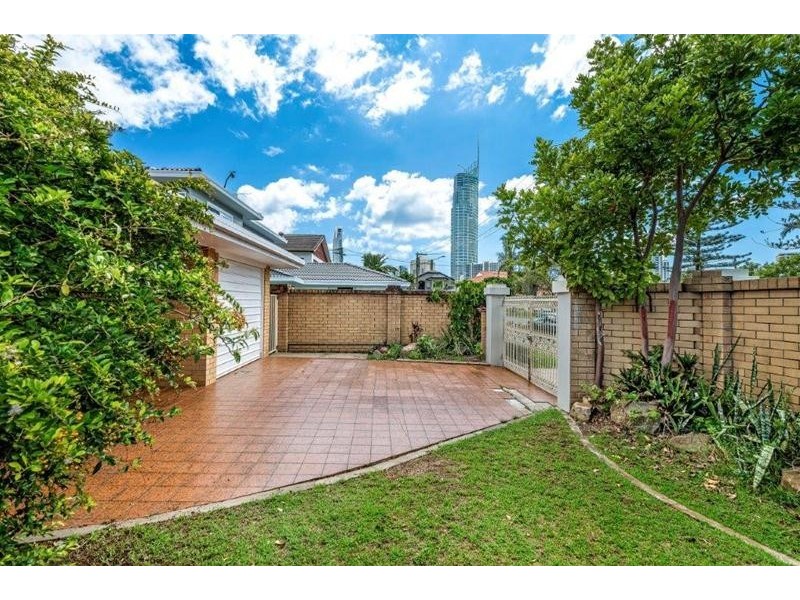 5 St Andrews Avenue, Isle Of Capri QLD 4217