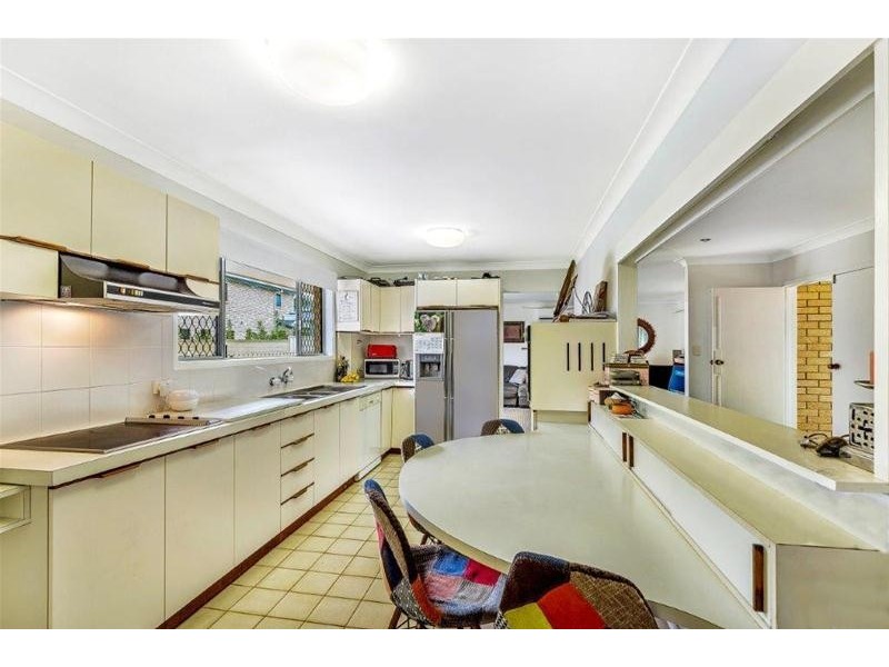 5 St Andrews Avenue, Isle Of Capri QLD 4217