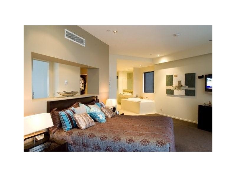 21 Cypress Avenue, Surfers Paradise QLD 4217