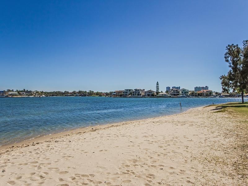 21 Pine Avenue, Surfers Paradise QLD 4217