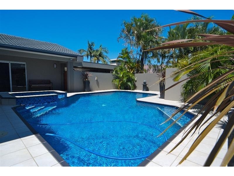 59 Admiralty Drive, Paradise Waters QLD 4217