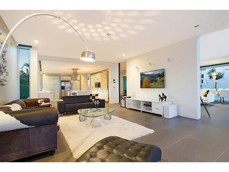 34 Admiralty Drive, Paradise Waters QLD 4217