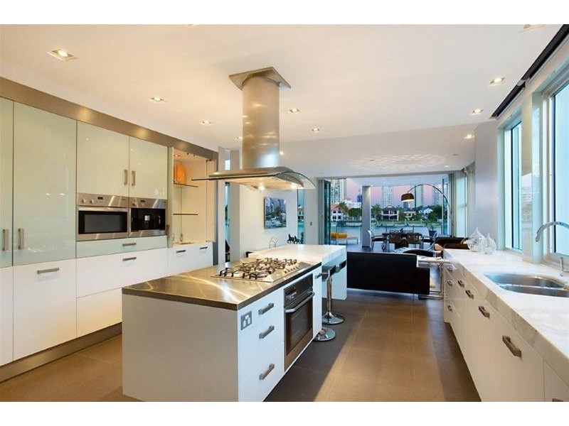 34 Admiralty Drive, Paradise Waters QLD 4217