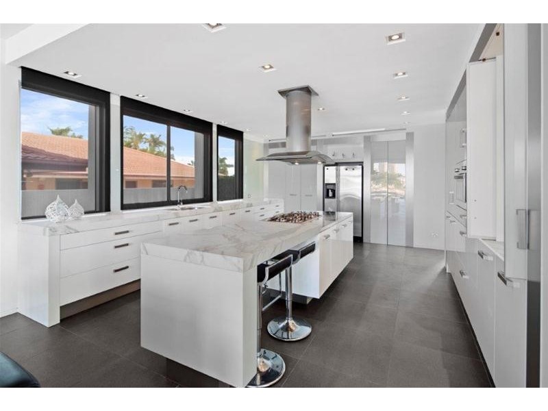 34 Admiralty Drive, Paradise Waters QLD 4217