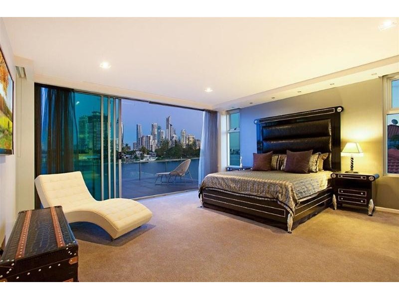 34 Admiralty Drive, Paradise Waters QLD 4217