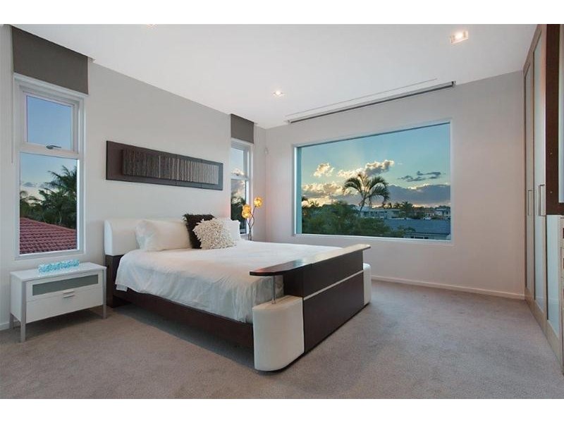 34 Admiralty Drive, Paradise Waters QLD 4217