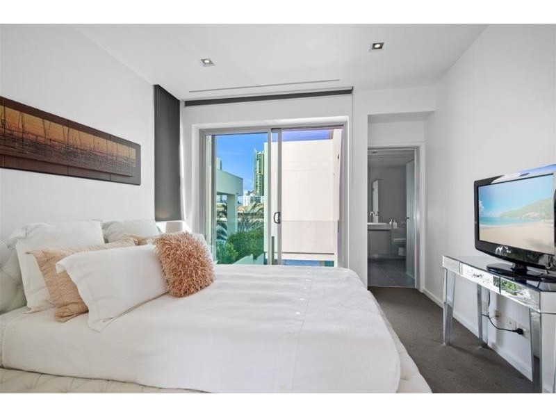 34 Admiralty Drive, Paradise Waters QLD 4217