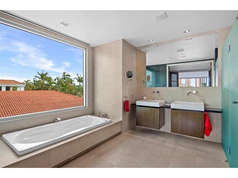 34 Admiralty Drive, Paradise Waters QLD 4217