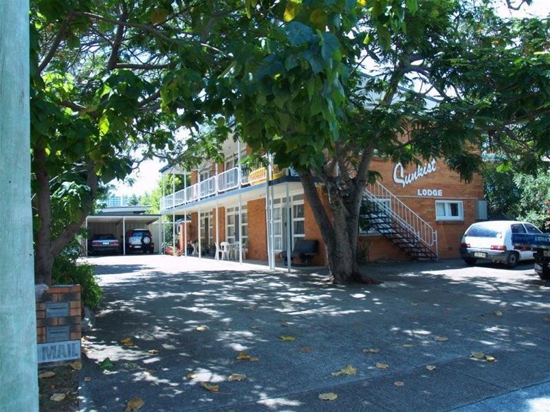 2/7 Leonard Avenue, Surfers Paradise QLD 4217