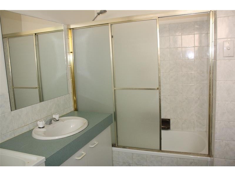 3/5 Parnoo Street, Chevron Island QLD 4217