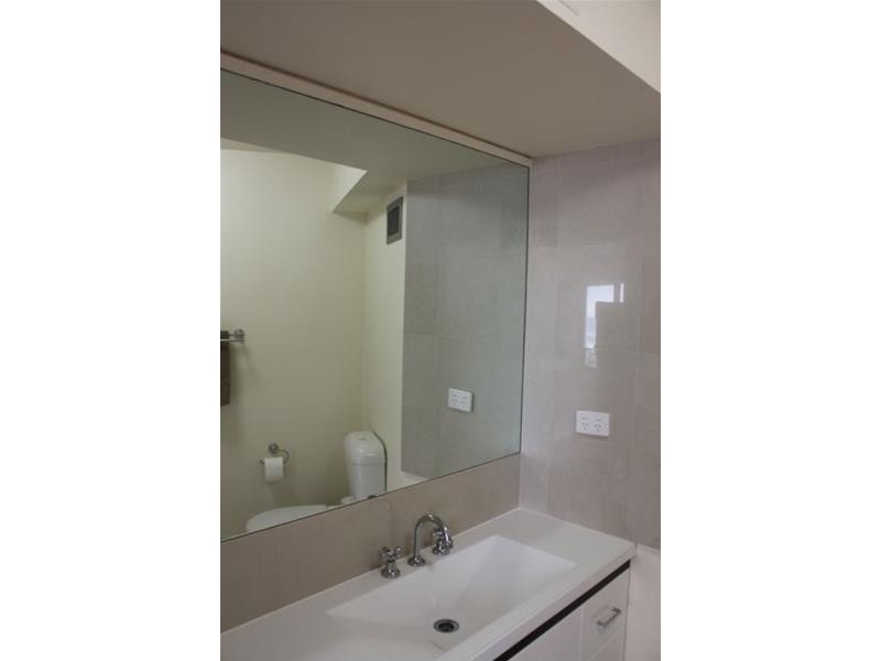 8 Trickett Street (Aloha), Surfers Paradise QLD 4217