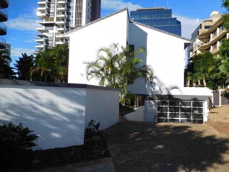 17 Riverview Parade, Surfers Paradise QLD 4217