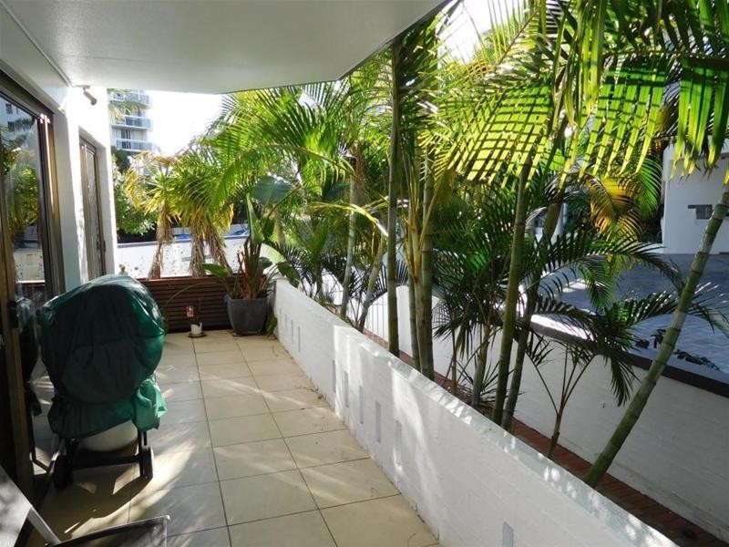 17 Riverview Parade, Surfers Paradise QLD 4217