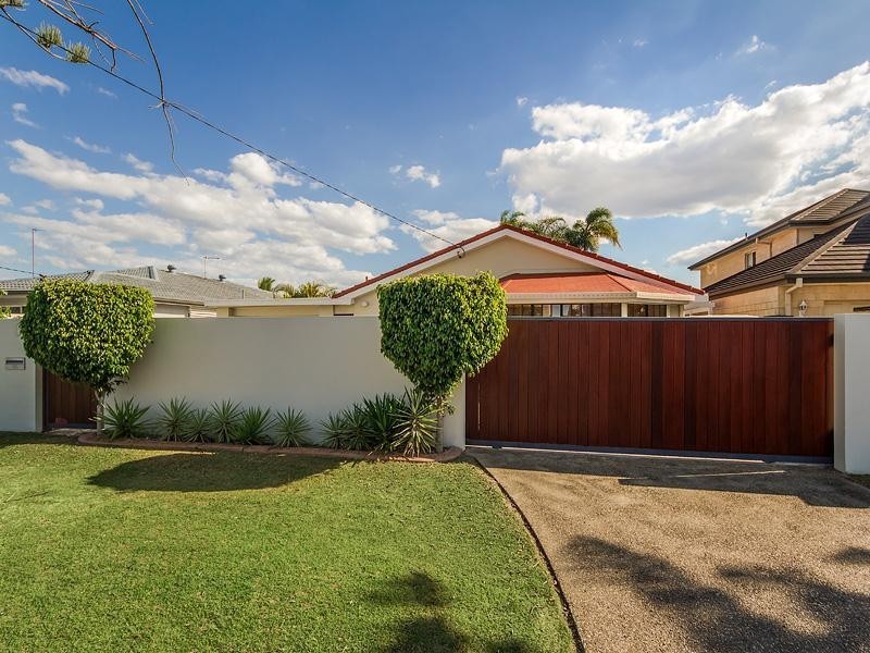 62 Gibraltar Drive, Isle Of Capri QLD 4217