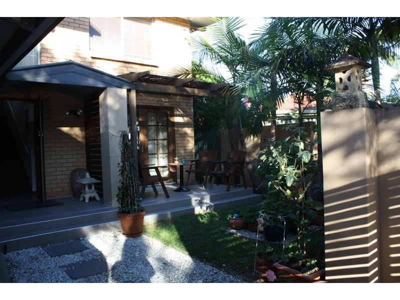 6 Capistrano Court, Southport QLD 4215