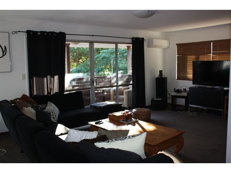 6 Capistrano Court, Southport QLD 4215