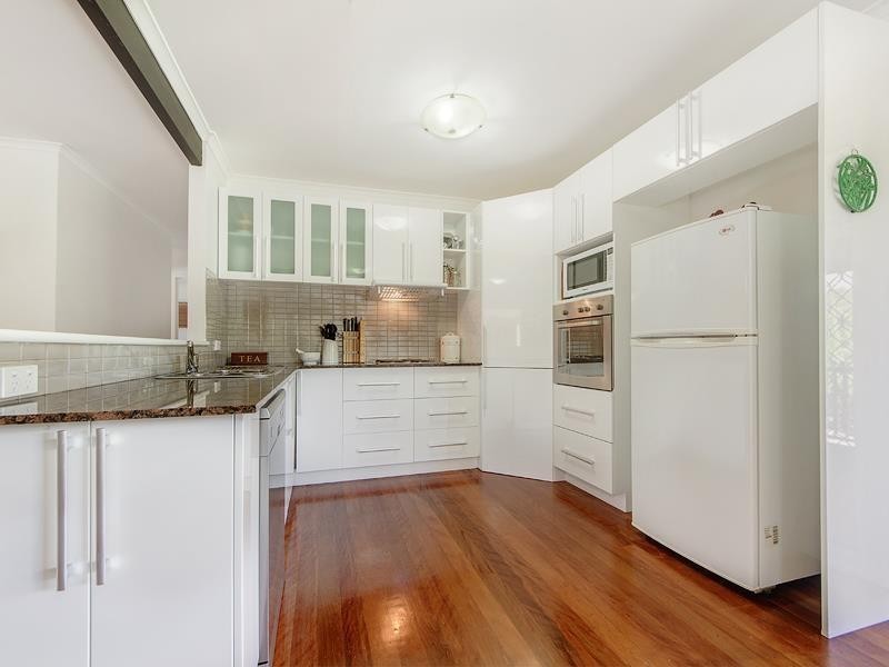 3 Grevillia Avenue, Southport QLD 4215