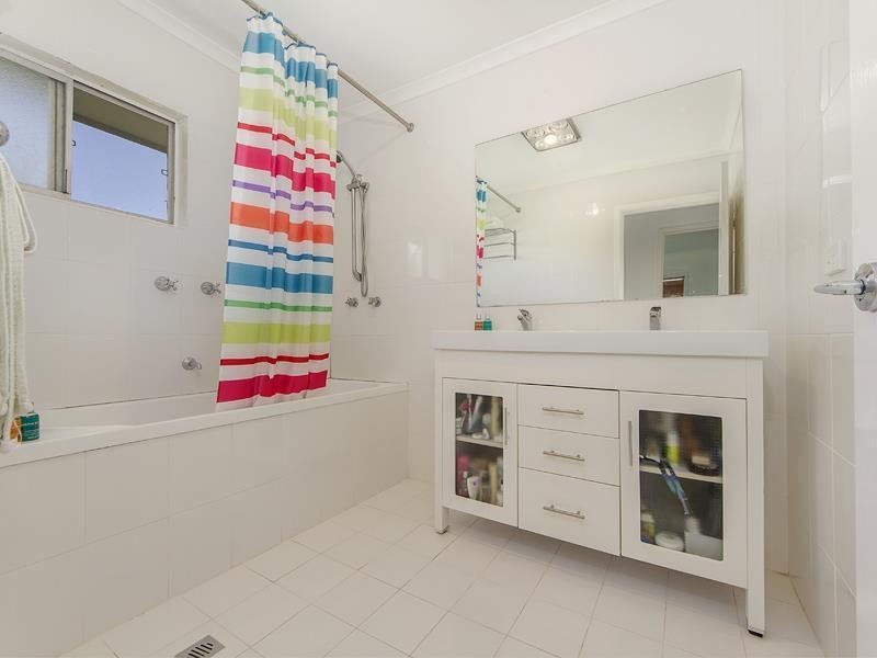 3 Grevillia Avenue, Southport QLD 4215