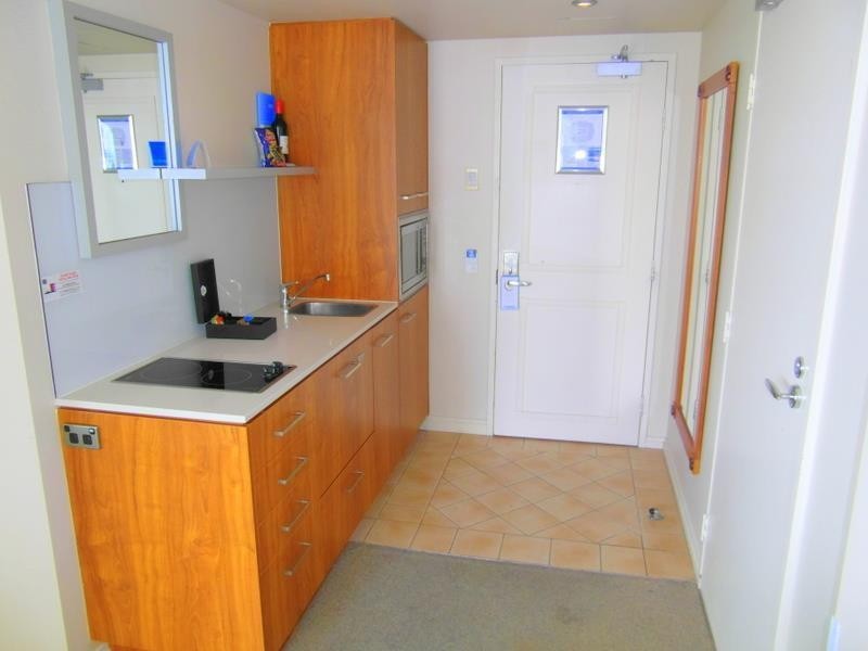 25 Laycock Street “Mantra Legends”, Surfers Paradise QLD 4217