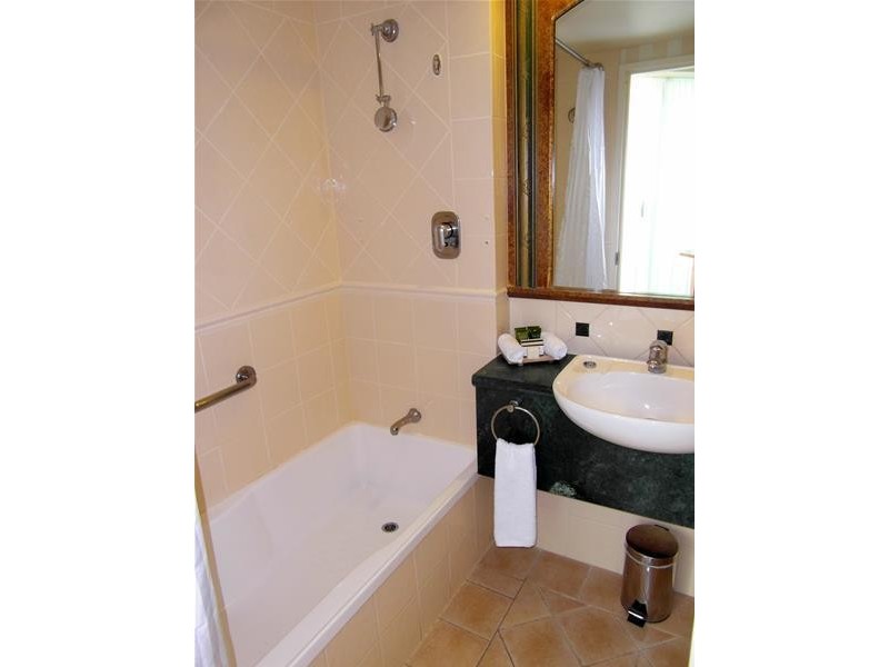 25 Laycock Street “Mantra Legends”, Surfers Paradise QLD 4217