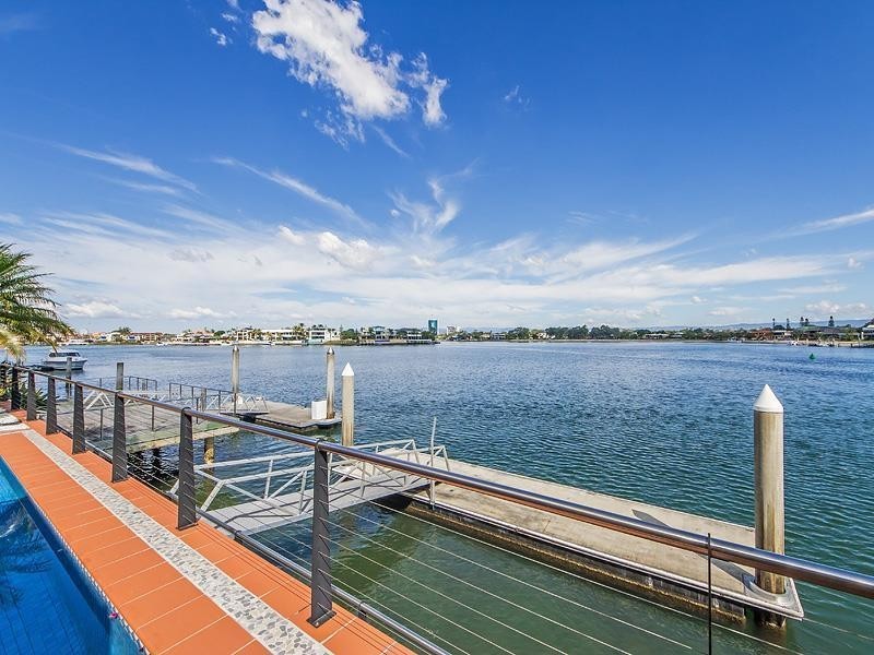 102 Admiralty Drive, Paradise Waters QLD 4217