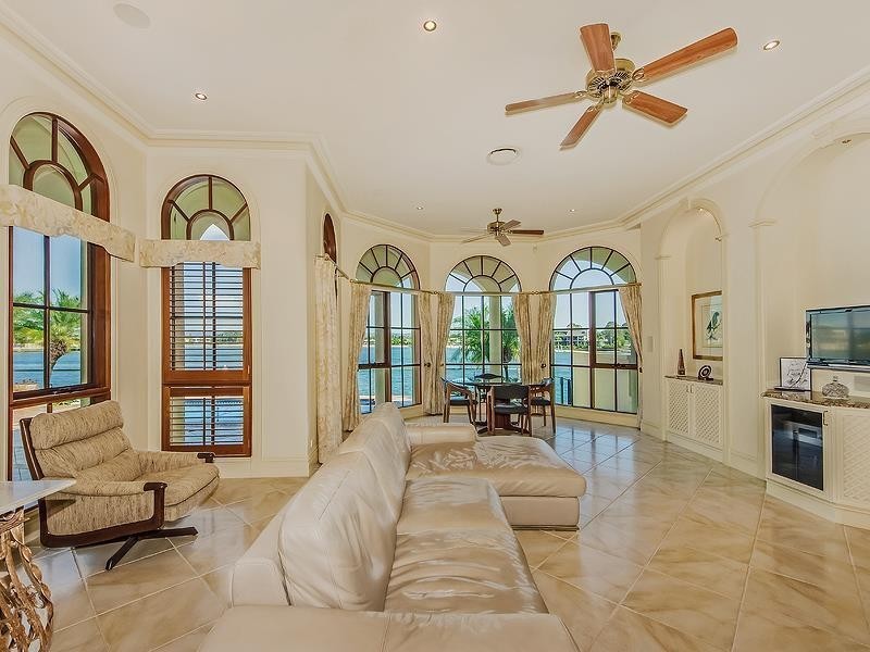 102 Admiralty Drive, Paradise Waters QLD 4217