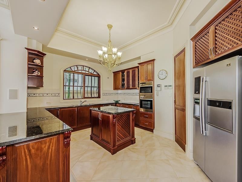 102 Admiralty Drive, Paradise Waters QLD 4217