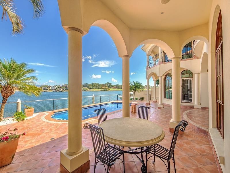 102 Admiralty Drive, Paradise Waters QLD 4217