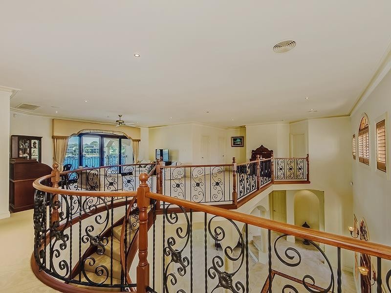 102 Admiralty Drive, Paradise Waters QLD 4217