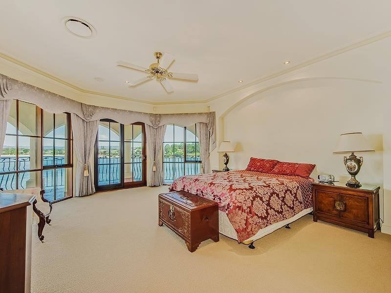 102 Admiralty Drive, Paradise Waters QLD 4217