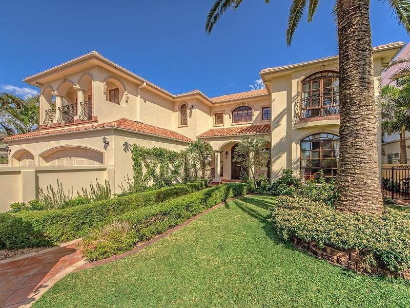 102 Admiralty Drive, Paradise Waters QLD 4217