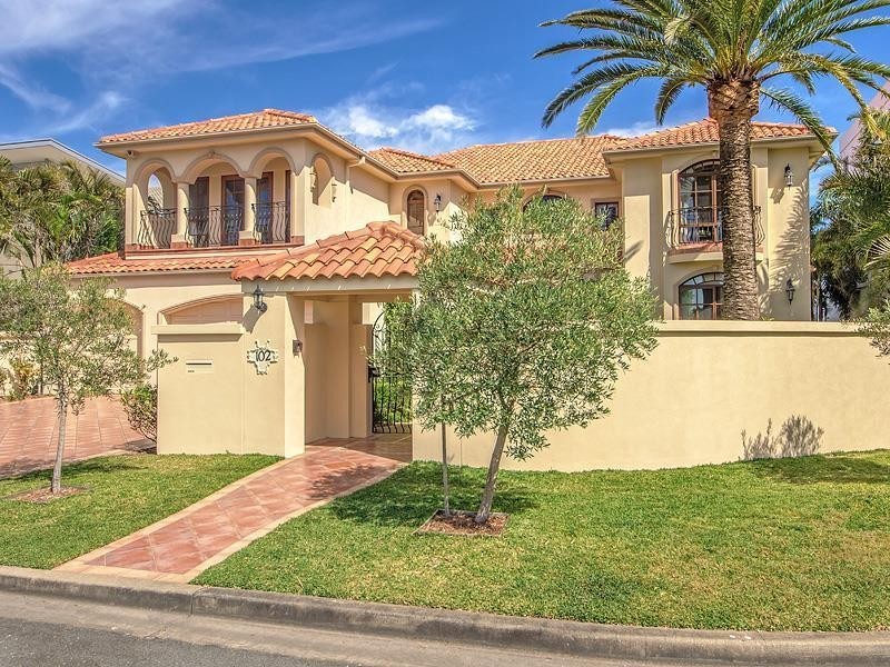 102 Admiralty Drive, Paradise Waters QLD 4217