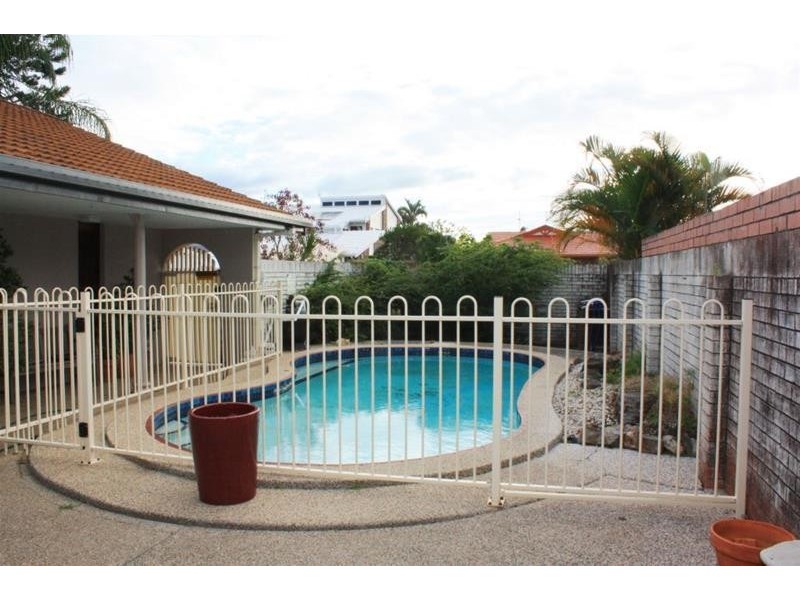 11 Claymore Crescent, Sorrento QLD 4217