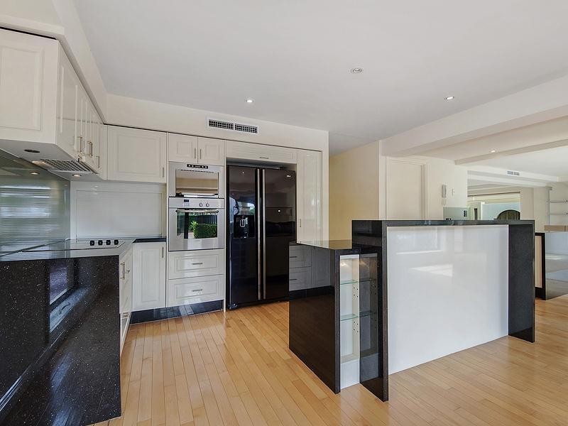 13 Seafarer Court, Paradise Waters QLD 4217