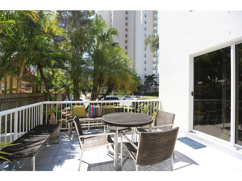 1 Cronin Avenue ‘Chidori Court’, Main Beach QLD 4217