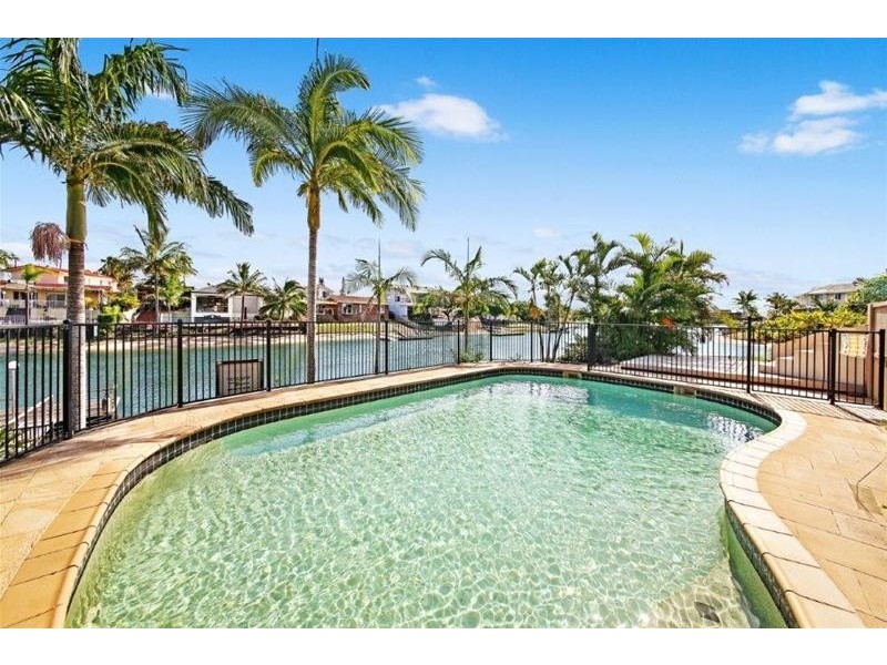 2 Caithness Court, Sorrento QLD 4217