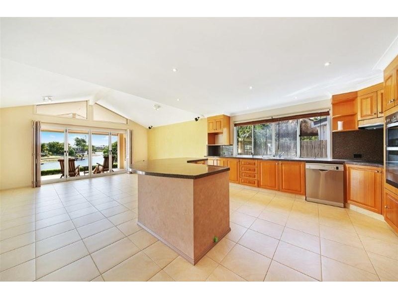 2 Caithness Court, Sorrento QLD 4217